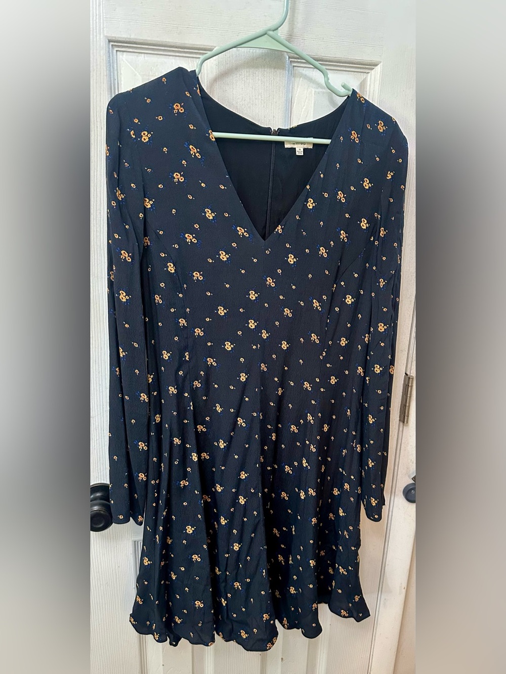 Wilfred Navy Floral 100% Rayon V‑Neck Long Sleeve Dress, 10